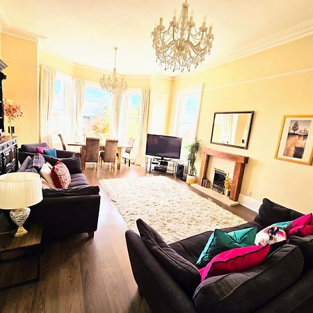 Cotswold Vip Regency Lodge เชลเทนแฮม ภายนอก รูปภาพ