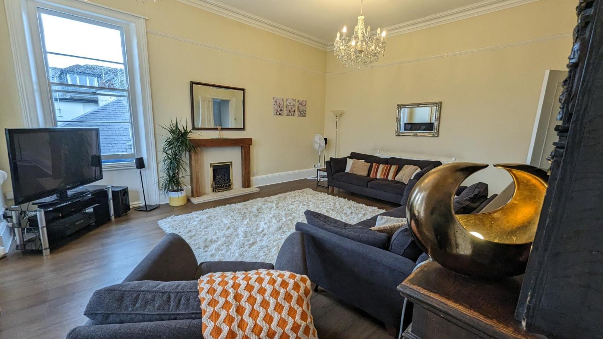Cotswold Vip Regency Lodge เชลเทนแฮม ภายนอก รูปภาพ